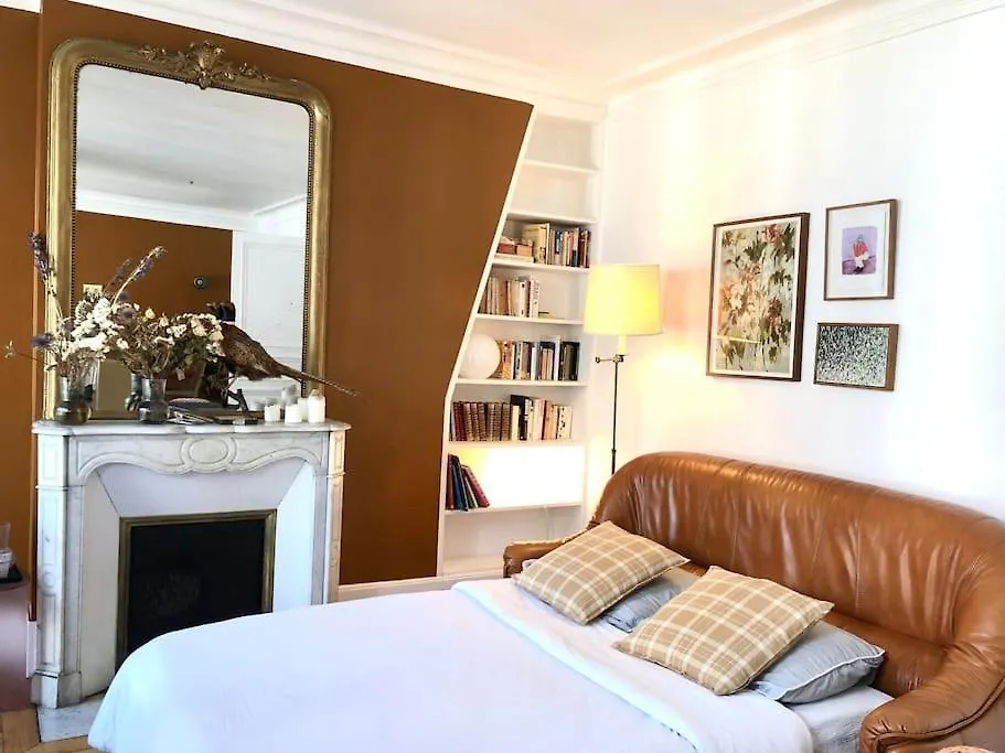 Parishome! Double Balcony, Art & Designer Touches Fransa