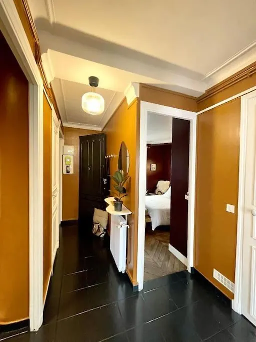 Parishome! Double Balcony, Art & Designer Touches Paris
