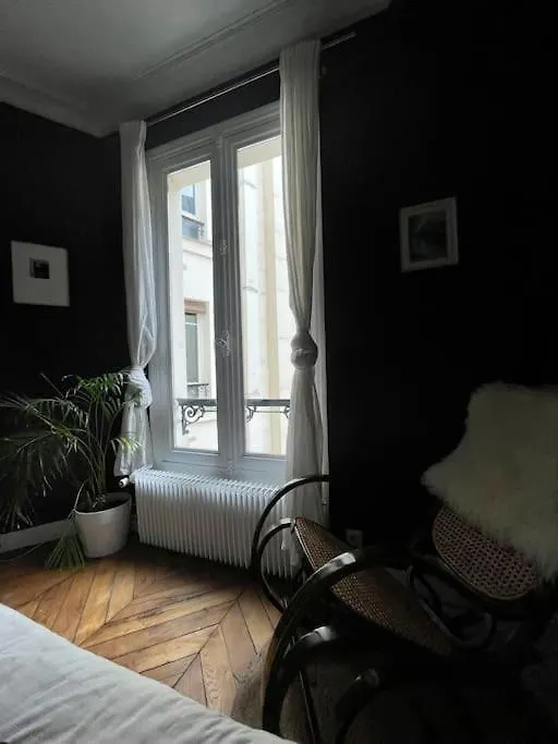 Parishome! Double Balcony, Art & Designer Touches Daire Paris