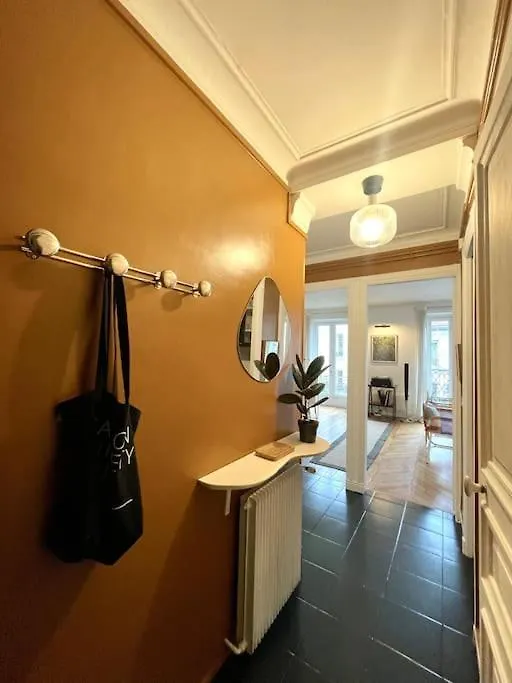 Parishome! Double Balcony, Art & Designer Touches 0*, Paris Fransa