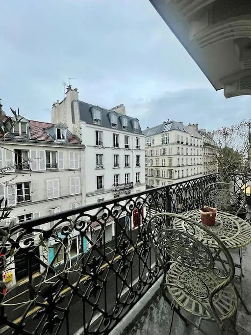 Apartment Parishome! Double Balcony, Art & Designer Touches