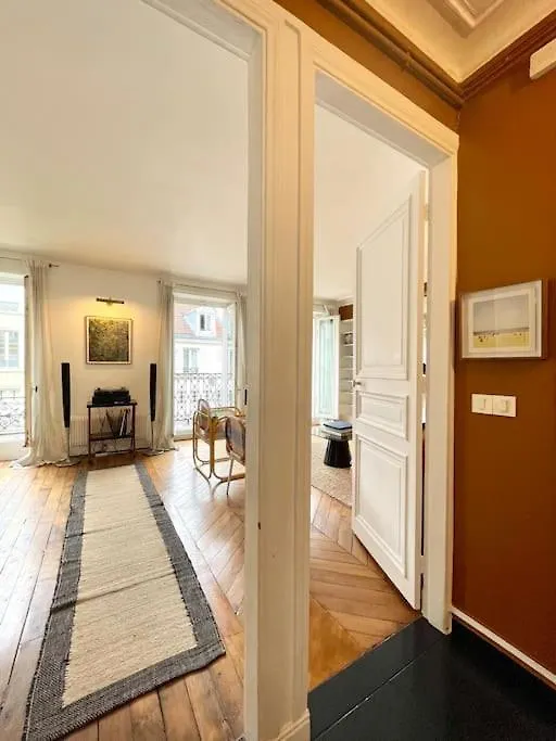 Parishome! Double Balcony, Art & Designer Touches France