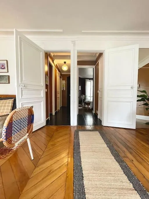 Parishome! Double Balcony, Art & Designer Touches