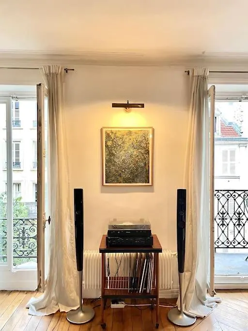 Parishome! Double Balcony, Art & Designer Touches 0*, Párizs Franciaország
