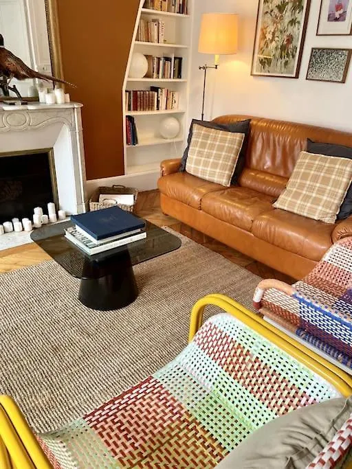 Apartman Parishome! Double Balcony, Art & Designer Touches
